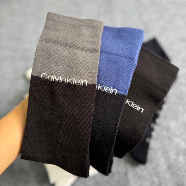 🧦 SIÊU PHẨM TẤT CALVIN KLEIN CÔNG SỞ 🔥
🧩 Full set 5 đôi/pack 
•  Sản phẩm cực kỳ sang xịn mịn
☀️Màu sắc đa dạng: đen, xám, trắng, xanh, kẻ hoạ tiết ...
🌟 Chất vải cotton 100% dày dặn, êm chân và thông thoáng
✅ Hàng chuẩn dư xịn, full tem mác
Ib đặt nhé