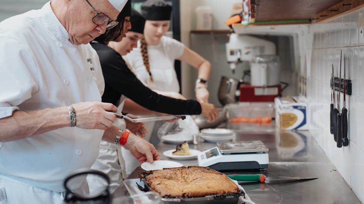 OttCatholicSB's tweet image. 🍽️ Cooking with heart and purpose! This July, 11 OCSB co-op students are learning culinary skills from @AlgonquinColleg chefs Wes Wilkinson & Chris Lundy—serving OCSB staff & preparing 250+ meals weekly for the @CaldwellOttawa
🔗ocsb.ca/2025/07/23/coo… #ocsbBeCommunity