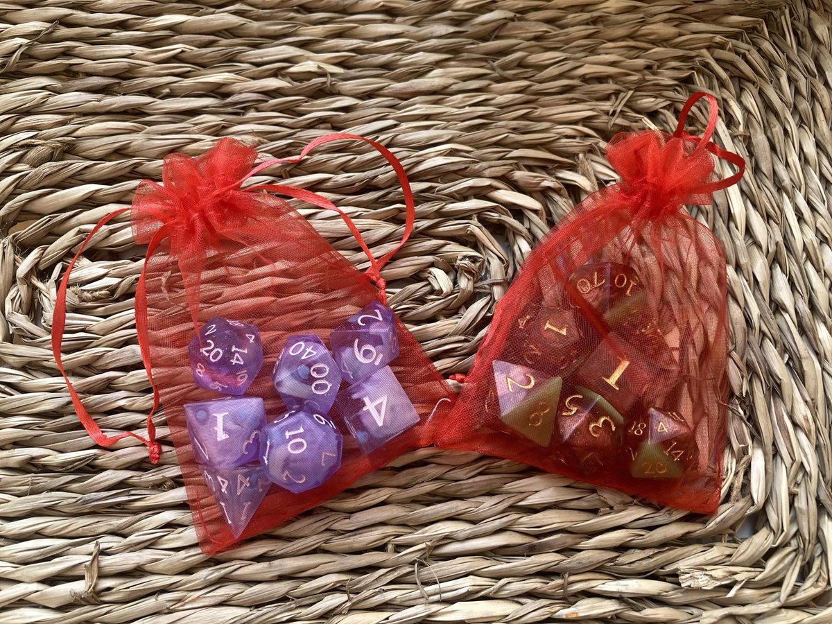 🎲 “Breath of Frost” Dice Set
Inspired by Cirara Evenfield — frostmage of the Kirin Tor.
Glacial hues, suspended frost, arcane elegance.
Beauty. Control. Silence.
📥 Handmade &amp; available on request.

#FrostMage #CustomDice #Cirara #DiceSet #DNDStyle