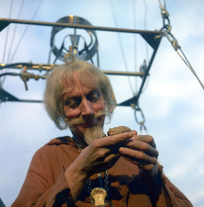 RodneyMarshall1's tweet image. A huge thank you to @BraxM for a superb chapter on Catweazle for our forthcoming book on Classic Children's TV. Mark has genuinely captured the magic - no pun intended - of one of the best-loved children's dramas. So good, it has put me in the mood to rewatch all 26 episodes...