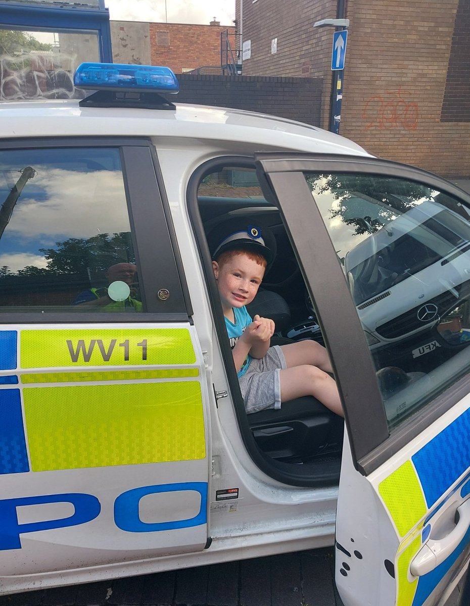 Bilston & East Park Police (@bilstonwmp) on Twitter photo Foot patrol #Bilston town centre
Met Louie from Willenhall who loved the police car.
Join Wm now and find out what's going on in your neighbourhood.
Pcso Lewis
<a href="/WolvesPolice/">Wolverhampton Police</a>
<a href="/WMPolice/">West Midlands Police</a>
#Community engagement Foot patrol #Bilston town centre
Met Louie from Willenhall who loved the police car.
Join Wm now and find out what's going on in your neighbourhood.
Pcso Lewis
<a href="/WolvesPolice/">Wolverhampton Police</a>
<a href="/WMPolice/">West Midlands Police</a>
#Community engagement