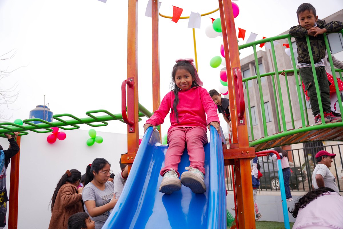 📷 ¡𝗜𝗻𝗮𝘂𝗴𝘂𝗿𝗮𝗺𝗼𝘀 𝗴𝗿𝗮𝗻 𝗰𝗮𝗺𝗽𝗼 𝗱𝗲𝗽𝗼𝗿𝘁𝗶𝘃𝗼 𝘆 𝗽𝗿𝗼𝗺𝗼𝘃𝗲𝗺𝗼𝘀 𝗲𝗹 𝗱𝗲𝗽𝗼𝗿𝘁𝗲! 📷
#Obras | 📷 Nuestro alcalde de Lurigancho Chosica inauguró un gran campo deportivo en la Asociación de Vivienda Las Flores de Nievería.