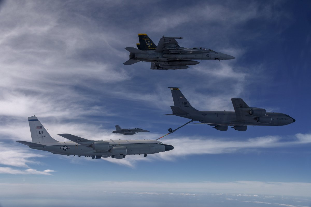 31stMeu's tweet image. 馃搷Above Northern Territory, Australia, July 16, 2025.
@USMC, @usairforce, and @AusAirForce aircraft fly in formation during #TalismanSabre25.
(Royal Australian Air Force 馃摳 by SGT David Gibbs)
@DefenceAust @USEmbAustralia
@DeptofDefense
#Marines #AlliesandPartners #TS25