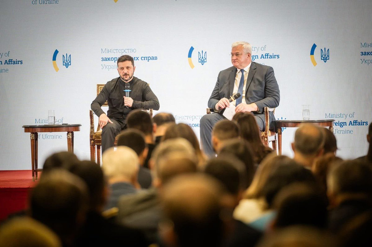 MFA_Ukraine's tweet image. 🇺🇦 Today, President of Ukraine Volodymyr Zelenskyy opened the Ukrainian Ambassadors Conference 2025 “From the Power of Diplomacy – to the Diplomacy of Power.”
The Conference brings together leadership from all Ukrainian diplomatic missions to receive strategic guidance from the…