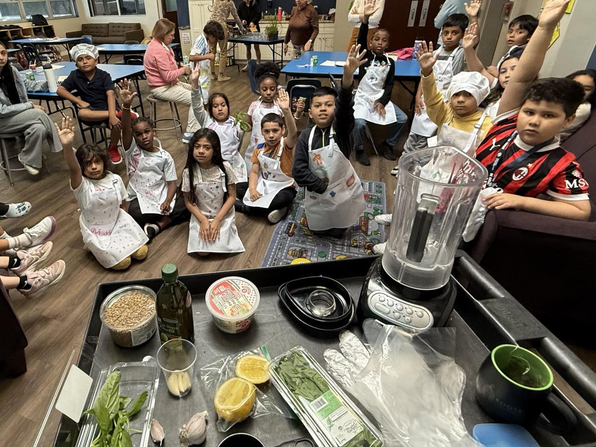 We appreciate <a href="/CharlesDLavine/">Charles D. Lavine</a> <a href="/CharlesLavineNY/">Assemblymember Charles Lavine</a> <a href="/SenatorRhoads/">Steve Rhoads</a> for supporting for Boys  &amp; Girls Clubs across New York 🙌💙 Thank you for your      investment of $1m for the Nutrition Initiative🍎and $500,000 for NY Alliance Mental Health #BGClubs4Nutrition #BGClubs4MentalHealth