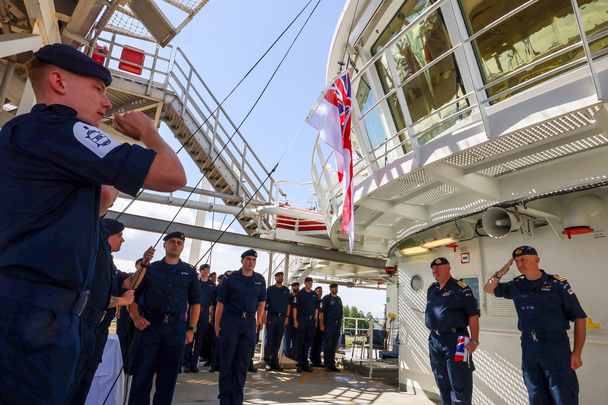 RoyalNavy's tweet image. Stirling work...
@HMS_Str_Castle now flies the White Ensign after formally becoming a #RoyalNavy warship as the specialist mine hunting ship prepares to return to operations protecting UK waters from underwater threats.
Read more: royalnavy.mod.uk/news/2025/july…