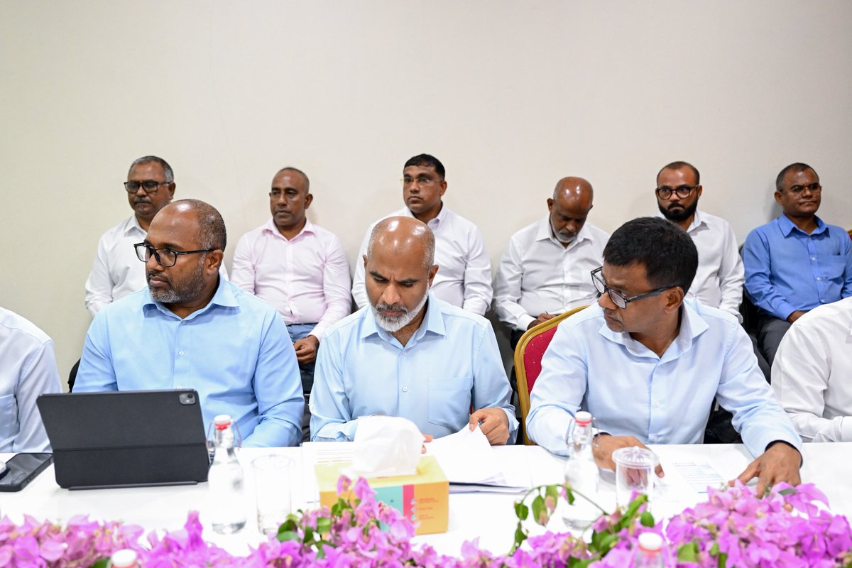 President Dr <a href="/MMuizzu/">Dr Mohamed Muizzu</a> meets with the Manadhoo Island Council and Women’s Development Committee (WDC). They engaged in a comprehensive discussion on various issues concerning the island community’s developmental needs.

#RayyithunGaathah #NoonuVisit