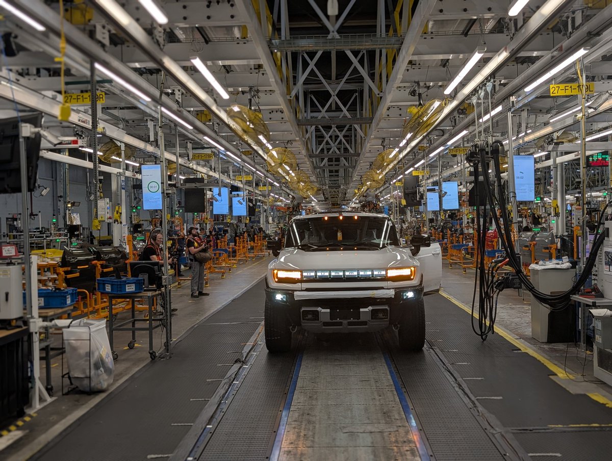 ashleevance's tweet image. It's the end of the line.
Big thanks to @GM for letting us invade