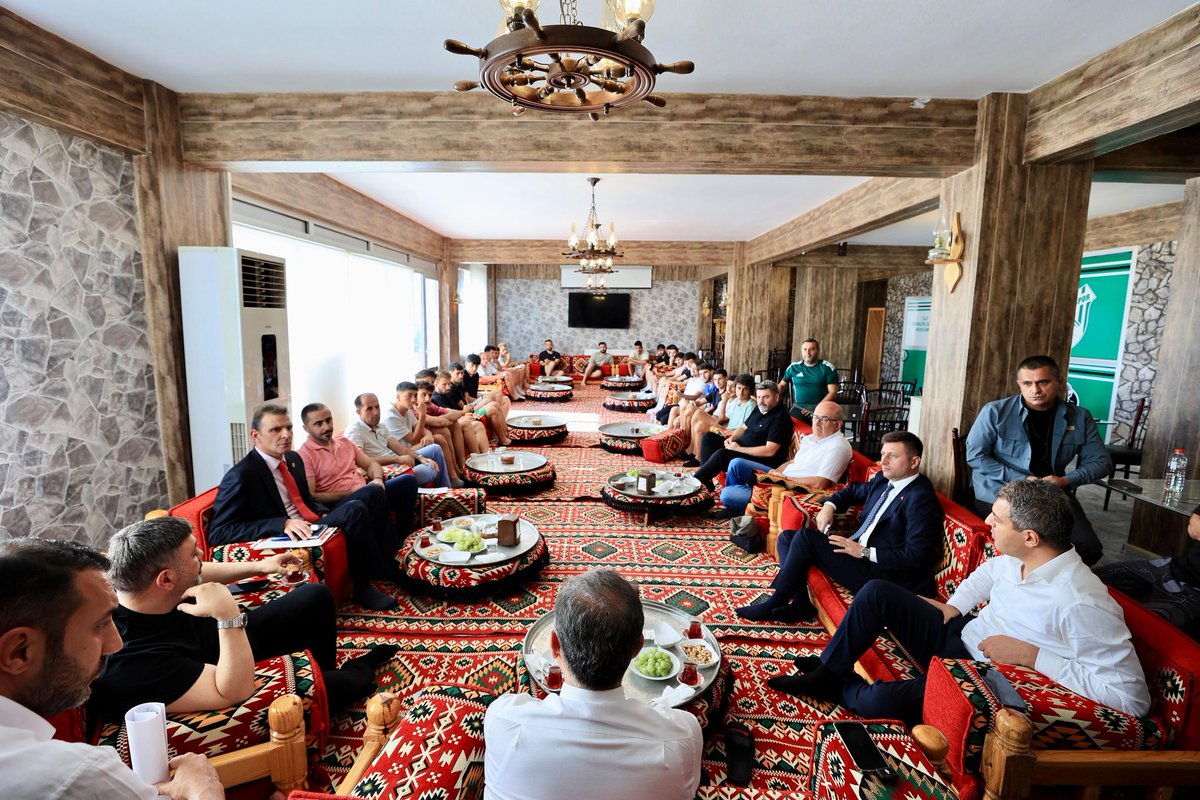 Bugün beraberimde Vali
Yardımcımız, Özel İdare Gn. Sekreterimiz ve Gençlik Spor Müdürümüzle birlikte  şehrimizin marka değeri
12 Bingölspor tesislerini ziyaret ederek hem konaklama bölümünde yaptığımız yenilikleri yerinde inceledim, hem de hocamızla, takımla ve yeni transferlerle
