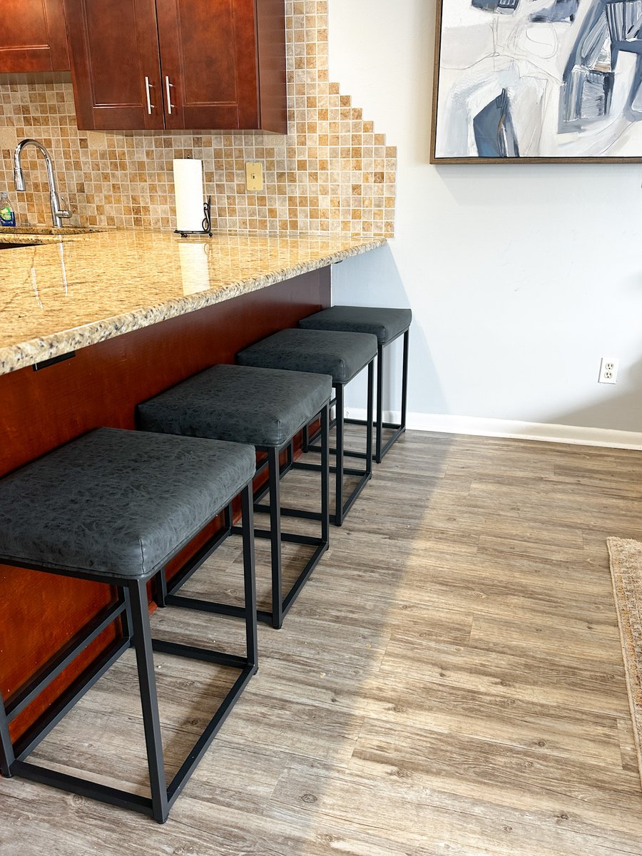 BubblyMoments's tweet image. Upgrade your kitchen with these 24" backless counter-height stools! ✨ Sleek, sturdy, and perfect for modern spaces.

🛍️ Shop here: amzlink.to/az096H1R4kC0d

#BarStools #CounterHeight #HomeStyle #AmazonHome #KitchenSeating