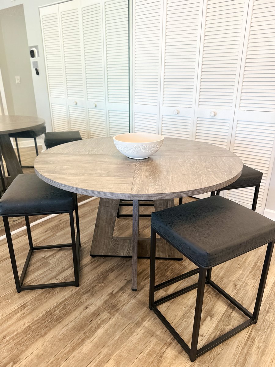 BubblyMoments's tweet image. Upgrade your kitchen with these 24" backless counter-height stools! ✨ Sleek, sturdy, and perfect for modern spaces.

🛍️ Shop here: amzlink.to/az096H1R4kC0d

#BarStools #CounterHeight #HomeStyle #AmazonHome #KitchenSeating