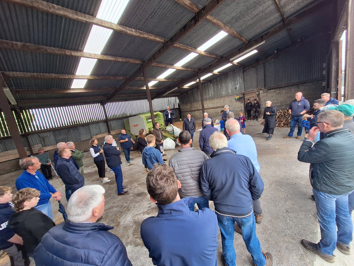 RoyGalway's tweet image. Minister for Agriculture Martin Haydon @FineGael along with @Alan_Dillon @MariaWalshEU @KeiraKeogh13109 meet with Mayo IFA Co Officers and members of Hollymount IFA on the farm of Colm Hession to discuss current and long-term term issues affecting farming @IFAmedia