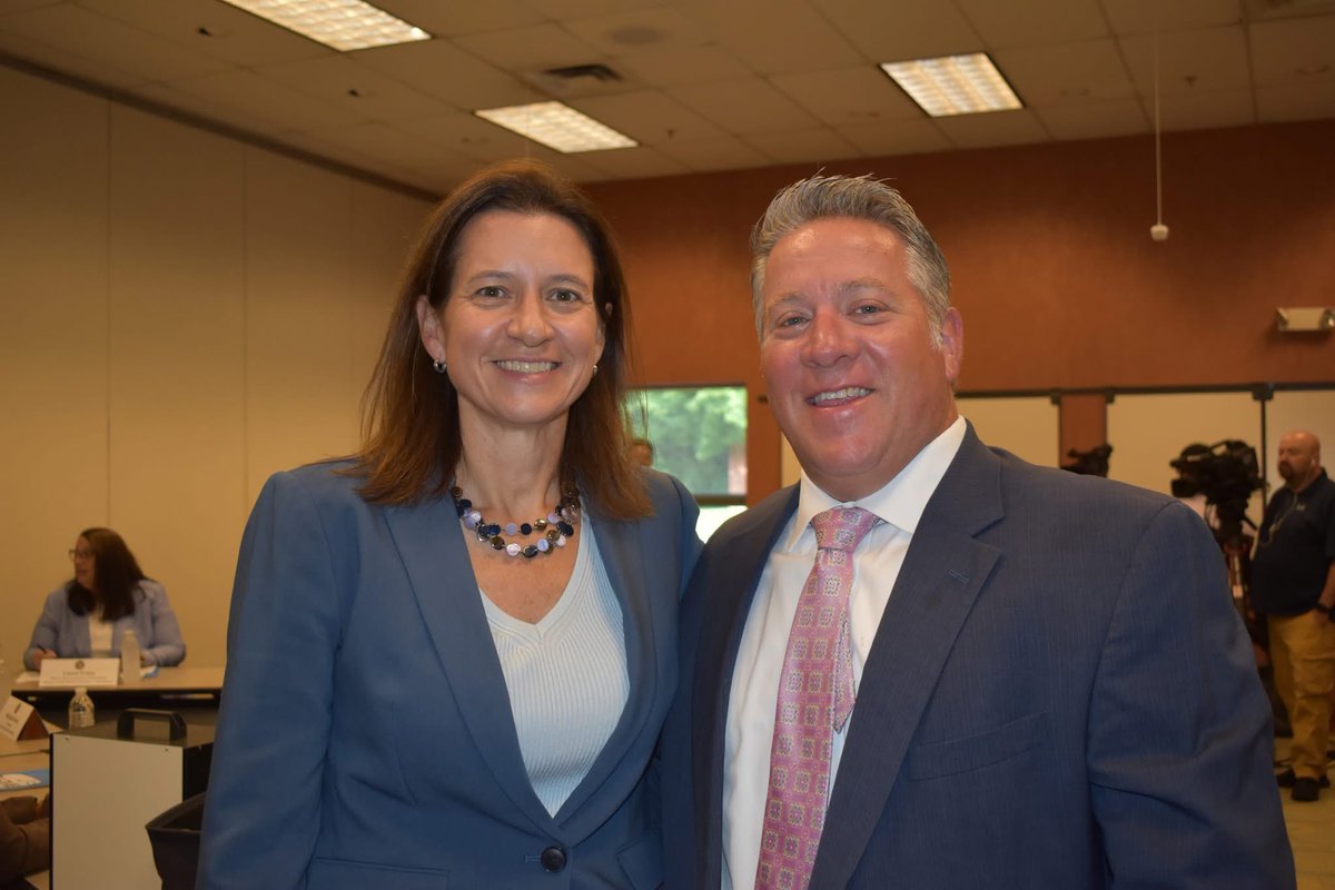MCCoyCountyExec's tweet image. This morning, I attended a roundtable at NYSUT headquarters to discuss the implementation of bell-to-bell smartphone restrictions this fall. Our kids deserve to learn without distractions, and our teachers deserve the space to teach without competing with screens. I applaud…