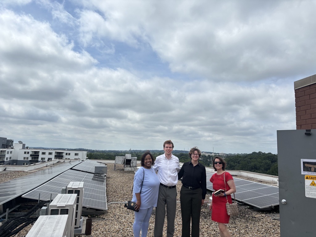 MCGreenBank's tweet image. Last week, our team had the exciting opportunity to visit one of our impactful projects, Hampshire Tower Apartments! 🏢⚡
As the first privately-owned Resilience Hub and electrification project in Montgomery County, Hampshire Tower is setting a new standard for sustainable,…