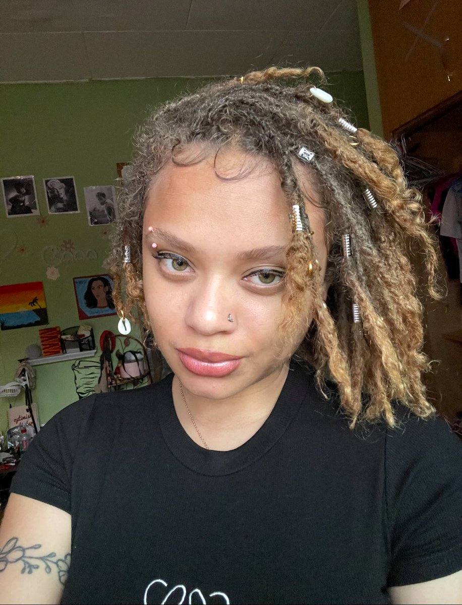 Lexcova_'s tweet photo. Lowkey I don’t think make up suits me https://t.co/aDiL9cQK2m