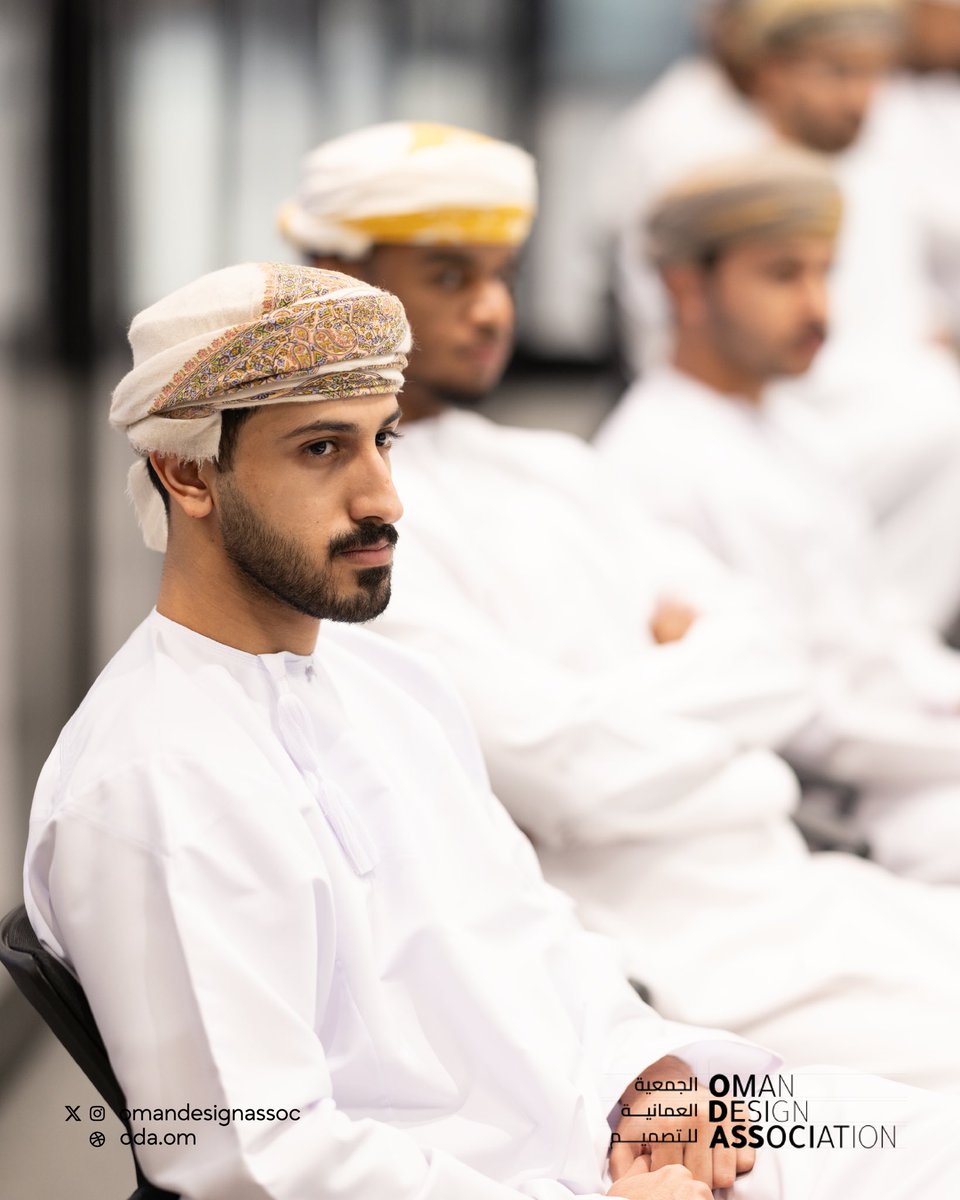 OmanDesignAssoc's tweet photo. 🧠 في ورشة التصميم العصبي مع المصمم سعيد النحوي، دمجنا بين علم الأعصاب وجماليات التصميم!
استكشافٌ لتأثير الألوان والأشكال على مشاعرنا وقراراتنا وسط تفاعل ملهم من الحضور.

شكرًا لكل من شاركنا هذه التجربة 💬
 📸 لقطات من الورشة 👇

#التصميم_العصبي #الجمعية_العمانية_للتصميم https://t.co/KDSKgiJ5O0