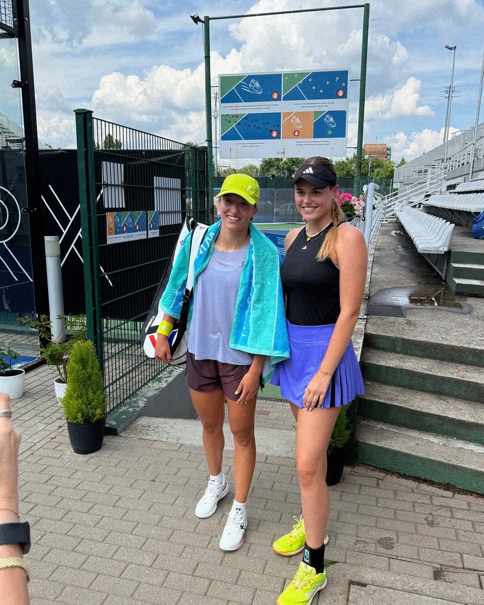 IgaUpdates_'s tweet image. Iga was training today😌 nice to see her back🥰
*
*
*📸 nati_klys on IG