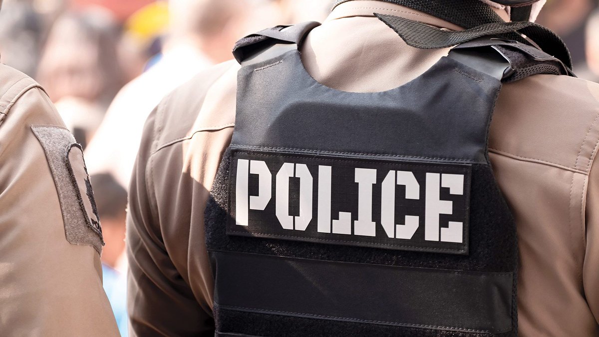 "Not wearing body armor ... isn’t a small oversight; it’s a dangerous habit."

This article written by a @below100 instructor highlights the importance of body armor no matter what event officers are attending.
buff.ly/FN3gqaa