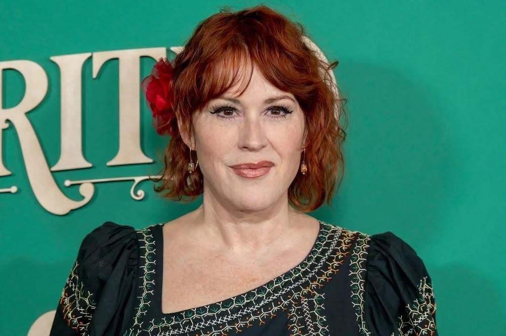 BarronTNews_'s tweet image. Actress Molly Ringwald says the “silver lining” to Stephen Colbert being fired is that now he “is free to run for president.”
🤣🤣…Thoughts?