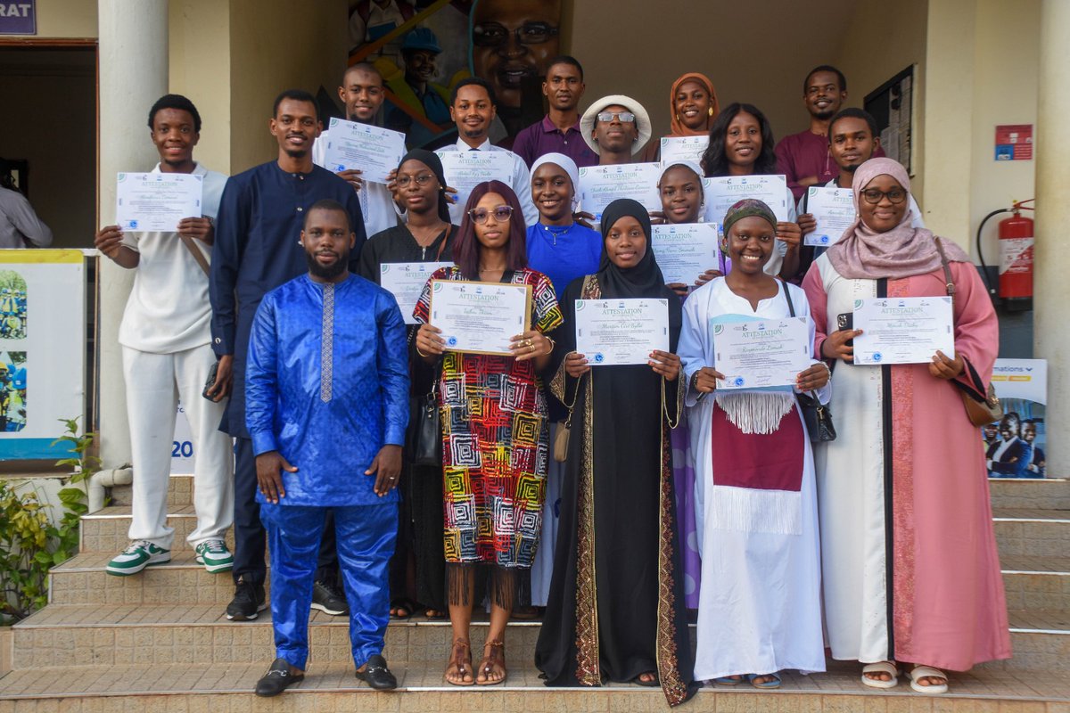 ablogui's tweet image. Après 5 semaines de formation intensives, en partenariat avec l’ @UniversiteI  (UMI) et l’ @IsicDe , l’ABLOGUI clôture avec succès cette belle aventure de renforcement des capacités autour du journalisme participatif et de la vérification de l’information.
#Kibaro #ABLOGUI #EMI