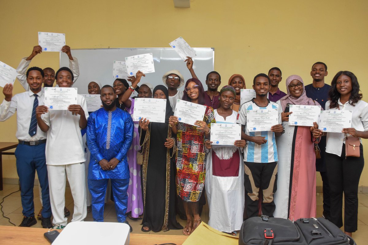 ablogui's tweet image. 🗓 Du 12 juin au 18 juillet 2025, 25 jeunes étudiant.e.s en journalisme ont été formé·e·s sur :
-l’introduction au journalisme citoyen
-l’éthique et la responsabilité citoyenne en ligne ;
-la lutte contre la désinformation et les techniques de fact-checking
#Kibaro #ABLOGUI #EMI