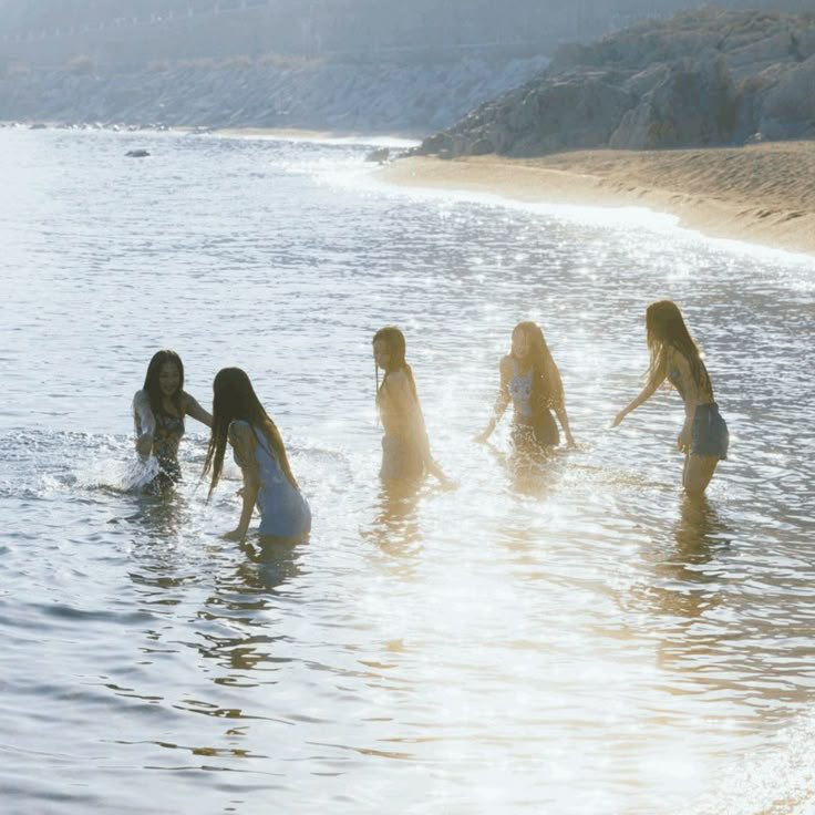 2337LEEZ's tweet photo. 벌써3주년이라니믿기지않는다
#뉴진스와_걷는_세번째_여름
얘들아이제빨리컴백해줘
#NewJeans_3rd_Anniversary
고무신거꾸로안신고기다리고있어
#Happy3rdNewJeansDay
언제나민지하니다니해린혜인이응원해 https://t.co/hSwyG6wEcc