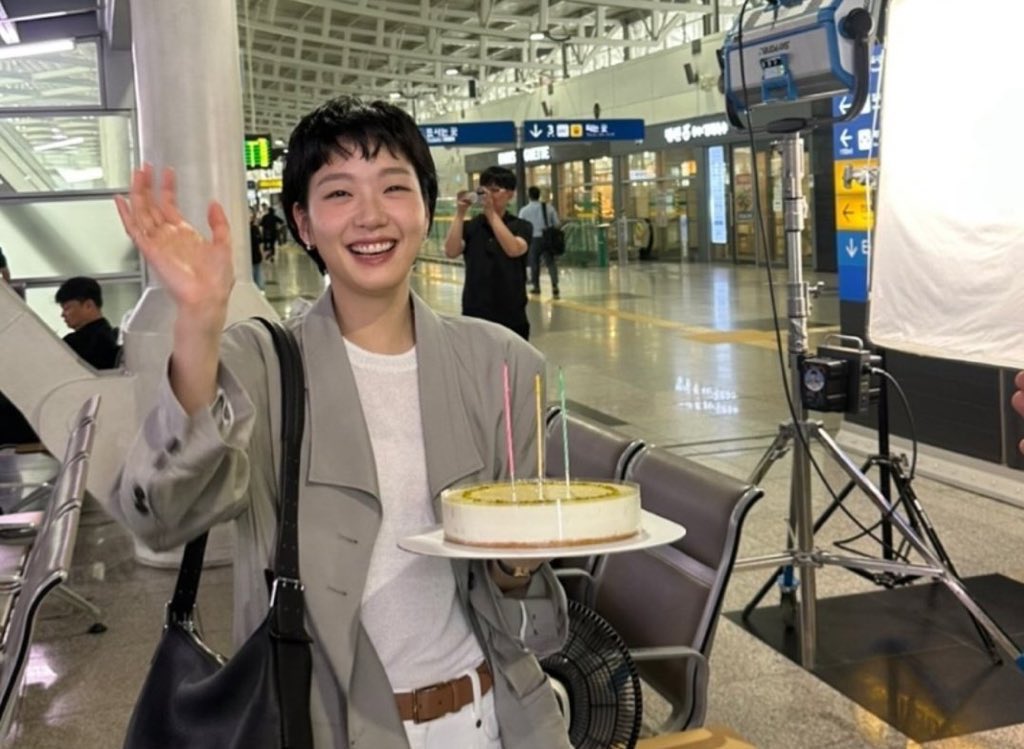 kimgoeuntr's tweet photo. #KimGoEun'ın yayınlanmayı bekleyen dizi projeleri:

- You and Everything Else (Netflix/Çekimleri Bitti)
- The Price of Confession (Netflix/Çekimleri Bitti)
- Yumi's Cells 3 (Tving/Çekimleri Devam Ediyor)
- Soul (Cast aşamasında) 

*Son projesi 2022 yılında yayınlanmıştı. https://t.co/Eb82ta1nIm