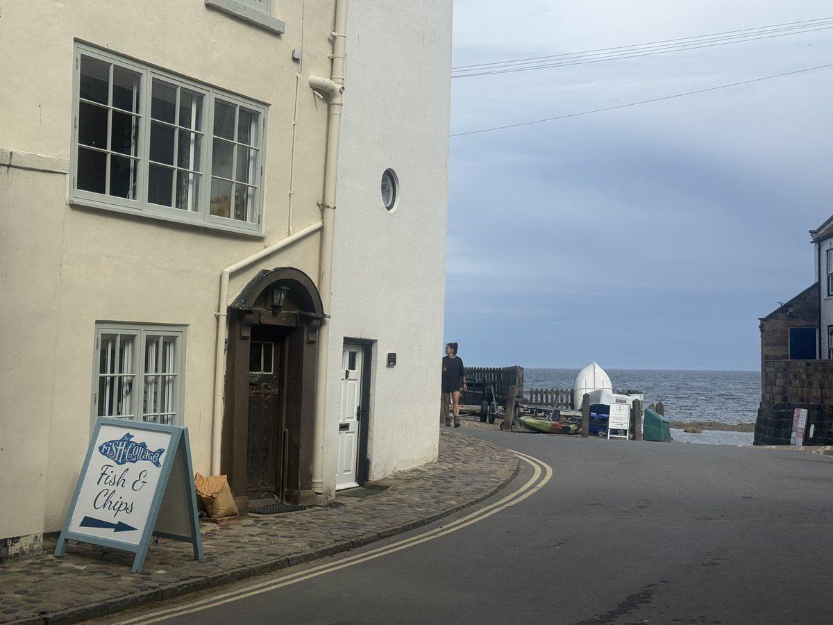 HelenBladette's tweet image. Sat outside the pub, my cottage on the left, beautiful view. This is the life 🥰🍺🌊