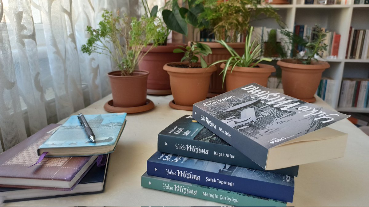 Yukio Muşima'nın heyecanla okumayı beklediğim "Bereket Denizi" dörtlemesine başlıyorum🌟Sevgili Püren Özgören çevirisiyle🌸"Bu kitaplara yaşamla ve bu dünyayla ilgili hissettiğim ve düşündüğüm her şeyi yansıttım." diyor Mişima eseri için. #yukiomişima #bereketdenizi #baharkarları