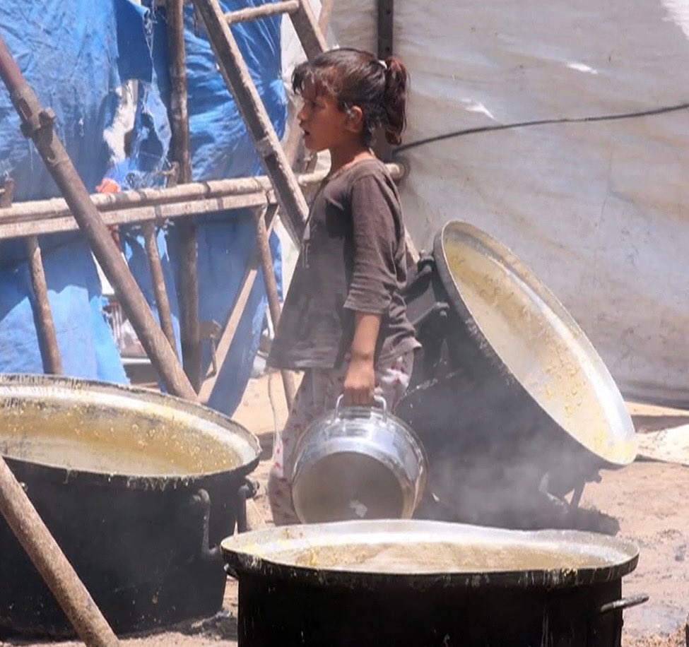 UNFPA_ASRO's tweet image. 🚨Starvation is tightening its grip on #Gaza.
2 million people face acute hunger.
155,000 pregnant women & new mothers are barely surviving.
Too weak to breastfeed. No formula. No clean water.
Thousands of newborns are at risk of death or irreversible harm.
Enough.#Ceasefire