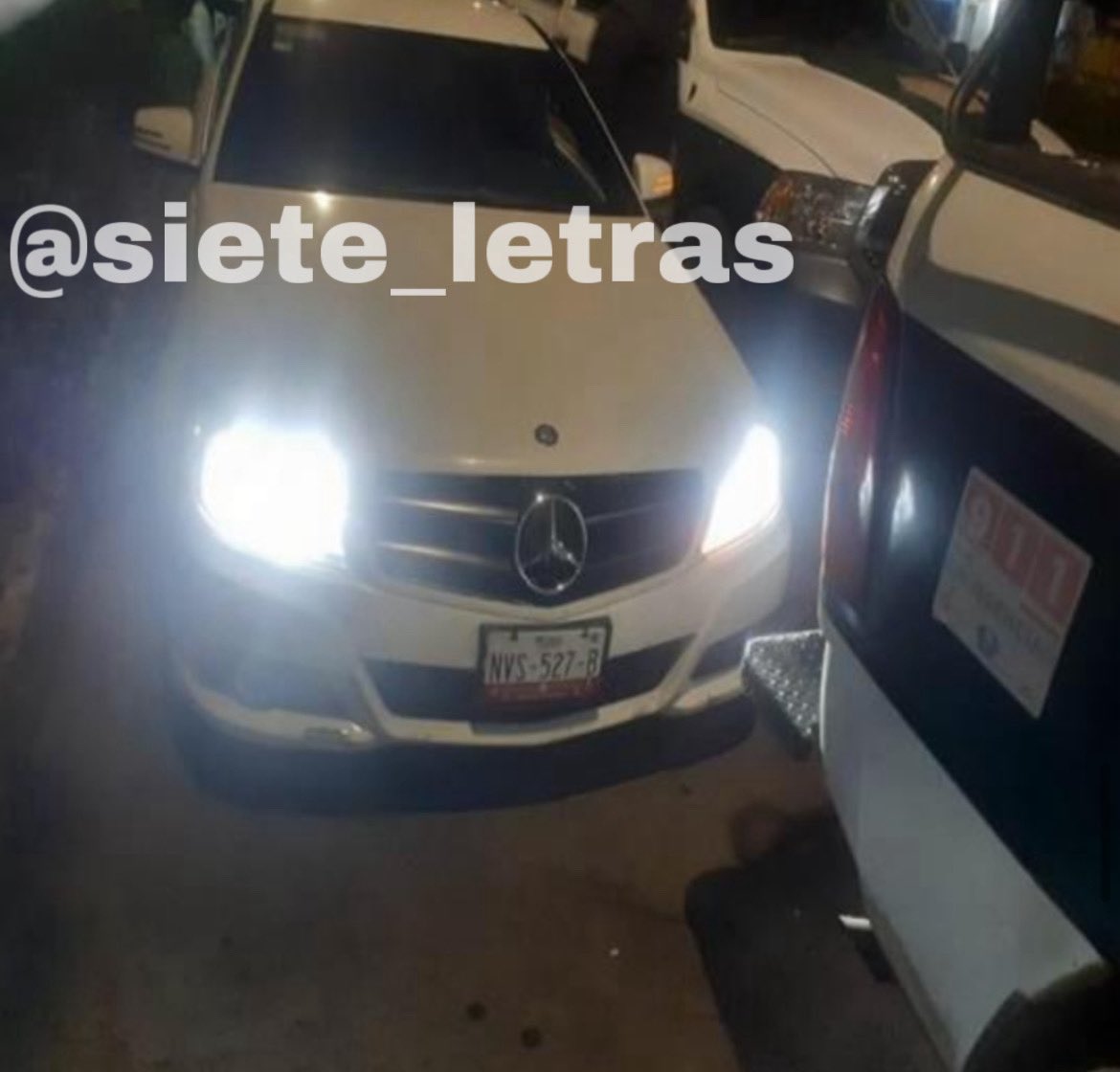 siete_letras's tweet image. “Mami, tengo miedo que me lleven y me hagan algo más”:
Es el mensaje de una joven secuestrada a su madre. 2 sujetos la tenían en un Mercedes en Tláhuac. Querían $37 mil para liberarla.
@SSC_CDMX los ubicó en Santa Cecilia, los detuvo y liberó a la víctima.
