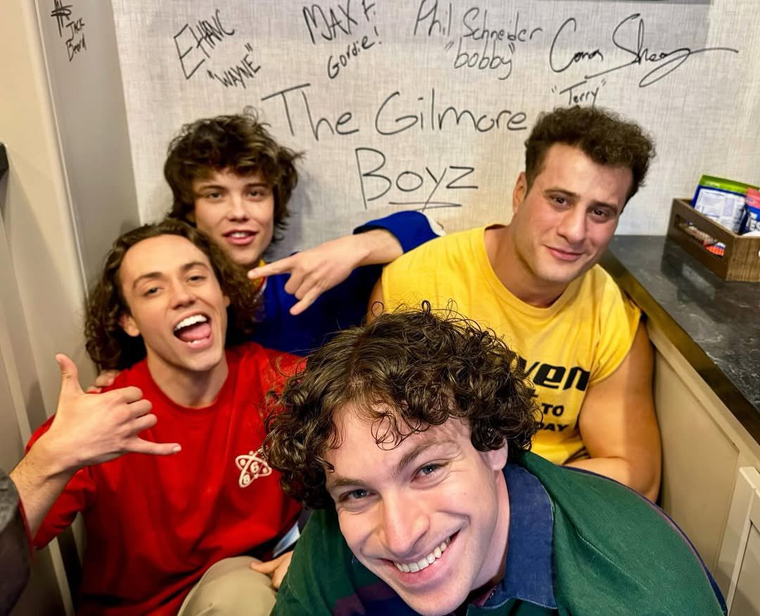 st4vrss's tweet image. happy gilmore week