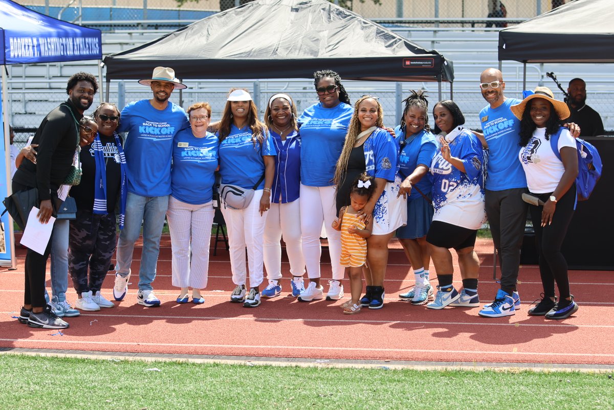 apsupdate's tweet image. 🎉 The Washington Cluster Back-to-School Kick-Off was a huge success! Families, students, educators, and community partners came together for a day filled with connection, fun, and valuable resources. Thanks to everyone who joined us to celebrate the start of a new school year…