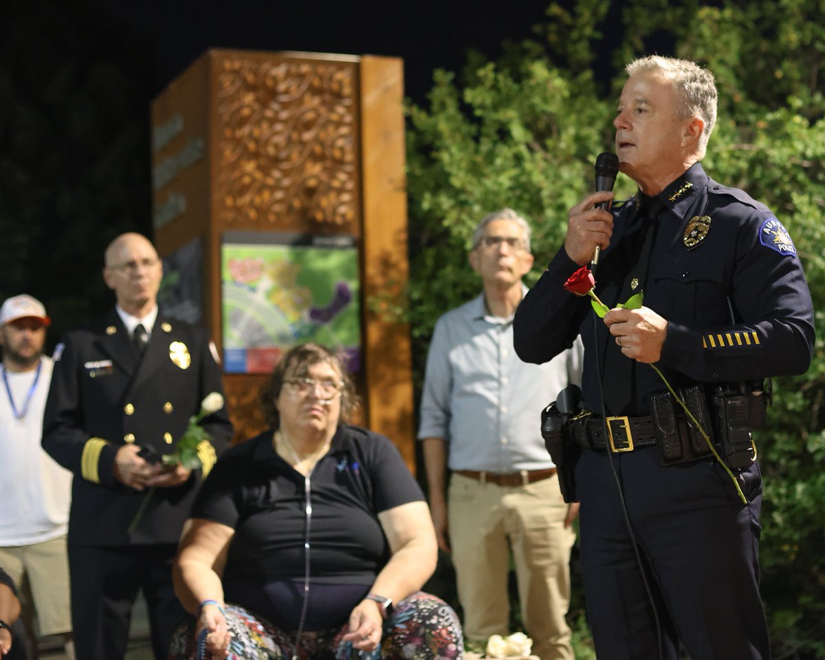 AuroraPD's tweet image. Over the weekend our department in partnership with the 7/20 Memorial Foundation, alongside survivors, family and friends of victims, and community members gathered to pay their respects and remember the 12 lives lost 13 years ago.
Each year, at 12:37 AM on July 20th, the…