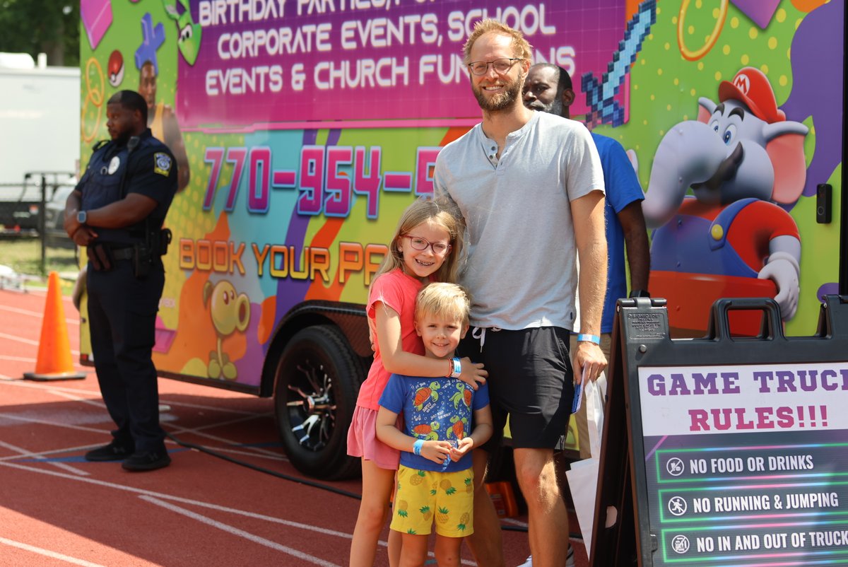 apsupdate's tweet image. 🎉 The Washington Cluster Back-to-School Kick-Off was a huge success! Families, students, educators, and community partners came together for a day filled with connection, fun, and valuable resources. Thanks to everyone who joined us to celebrate the start of a new school year…