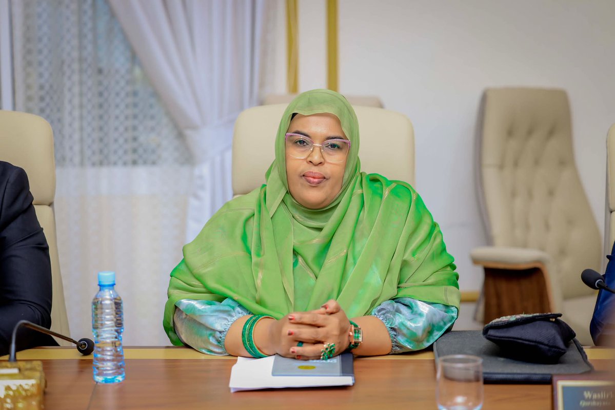 Presidencysl_'s tweet image. Somaliland: Emergency Cabinet Meeting on the National Drought Crisis
Cabinet Communiqué
Hargeisa | 21 July 2025
His Excellency the President of the Republic of Somaliland, Dr. Abdirahman Mohamed Abdillahi (Irro), today convened an emergency meeting of the Council of Ministers…