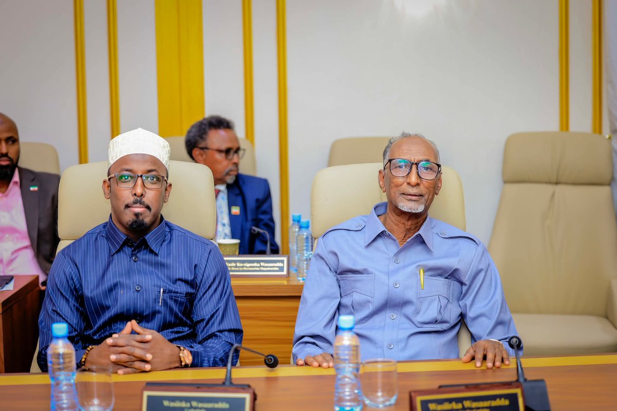 Presidencysl_'s tweet image. Somaliland: Emergency Cabinet Meeting on the National Drought Crisis
Cabinet Communiqué
Hargeisa | 21 July 2025
His Excellency the President of the Republic of Somaliland, Dr. Abdirahman Mohamed Abdillahi (Irro), today convened an emergency meeting of the Council of Ministers…
