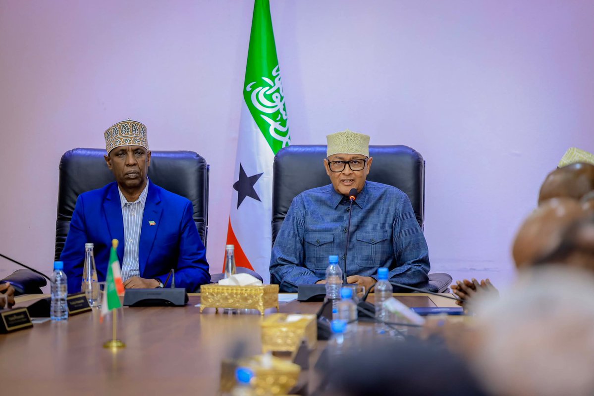 Presidencysl_'s tweet image. Somaliland: Emergency Cabinet Meeting on the National Drought Crisis
Cabinet Communiqué
Hargeisa | 21 July 2025
His Excellency the President of the Republic of Somaliland, Dr. Abdirahman Mohamed Abdillahi (Irro), today convened an emergency meeting of the Council of Ministers…