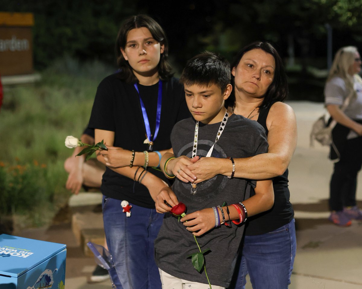 AuroraPD's tweet image. Over the weekend our department in partnership with the 7/20 Memorial Foundation, alongside survivors, family and friends of victims, and community members gathered to pay their respects and remember the 12 lives lost 13 years ago.
Each year, at 12:37 AM on July 20th, the…