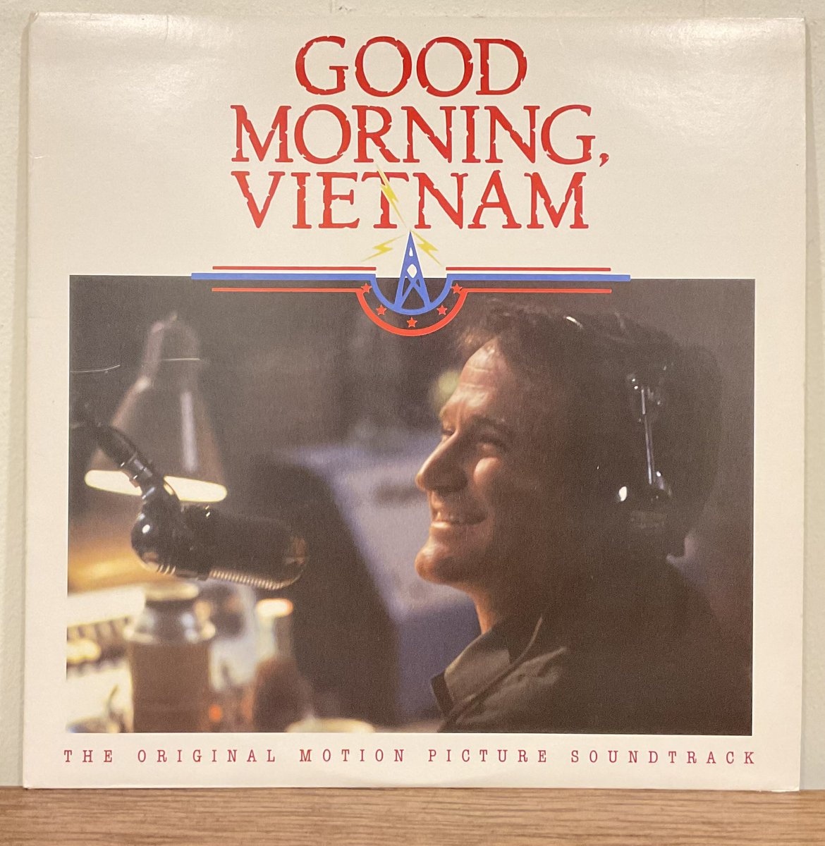 musicmaned's tweet image. Happy Heavenly Birthday to Robin Williams!
BOTD in 1951, passed on August 11 2014 at the age of 63
One of my favorite Robin Williams movies is Good Morning Vietnam
1987
Set in Vietnam in ‘65, Williams plays Armed Forces DJ Adrian Cronauer, in a Great War comedy.
