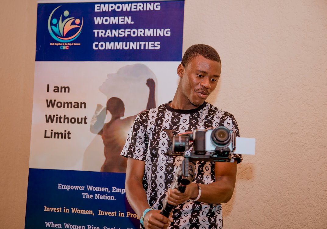 🎥 Smooth shots, sharp skills.
Muri IMENA Film Academy, abanyeshuri bigaga gukoresha gimbal &amp; kumenya kugendana na camera, kugenzura inguni no gufata amashusho afite uburyohe bwa sinema. 🔄🎬
the language of cinematography comes to life.

#Rwanda #Filmmakers #cinematography