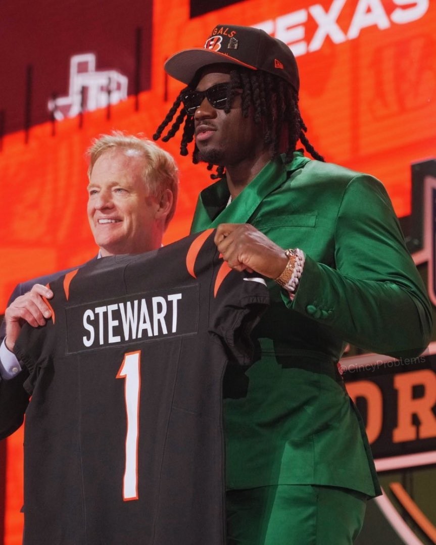 CincyProblems's tweet image. #Bengals Duke Tobin on Shemar Stewart:
“He needs to be here. I would encourage him to be here... I don't blame Shemar, he’s listening to the advice he’s paying for. I don’t understand the advice... We’re treating him fairly.”