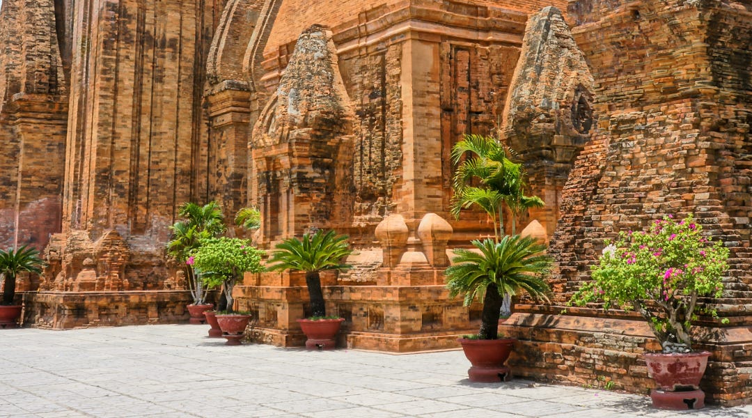 Unearthed Buddhas in Laos. Cham towers crowned in Vietnam. Ancestors returned in Flores. This week’s Southeast Asian archaeology newsletter digs deep into sacred ground, soaring relics, and the ethics of return.
bit.ly/45cDsDZ