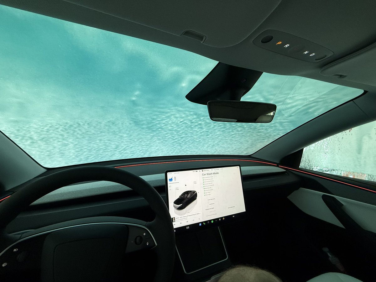 altryne's tweet image. I just traded in my 2020 @Tesla Model Y for the new Juniper Y in gorgeous Diamond Black 😍
Somehow I got a new car, a sizable check cashback, $0 down payment and my monthly is going down 2x (switched to leasing)
It's a stunning car, what should I name it?