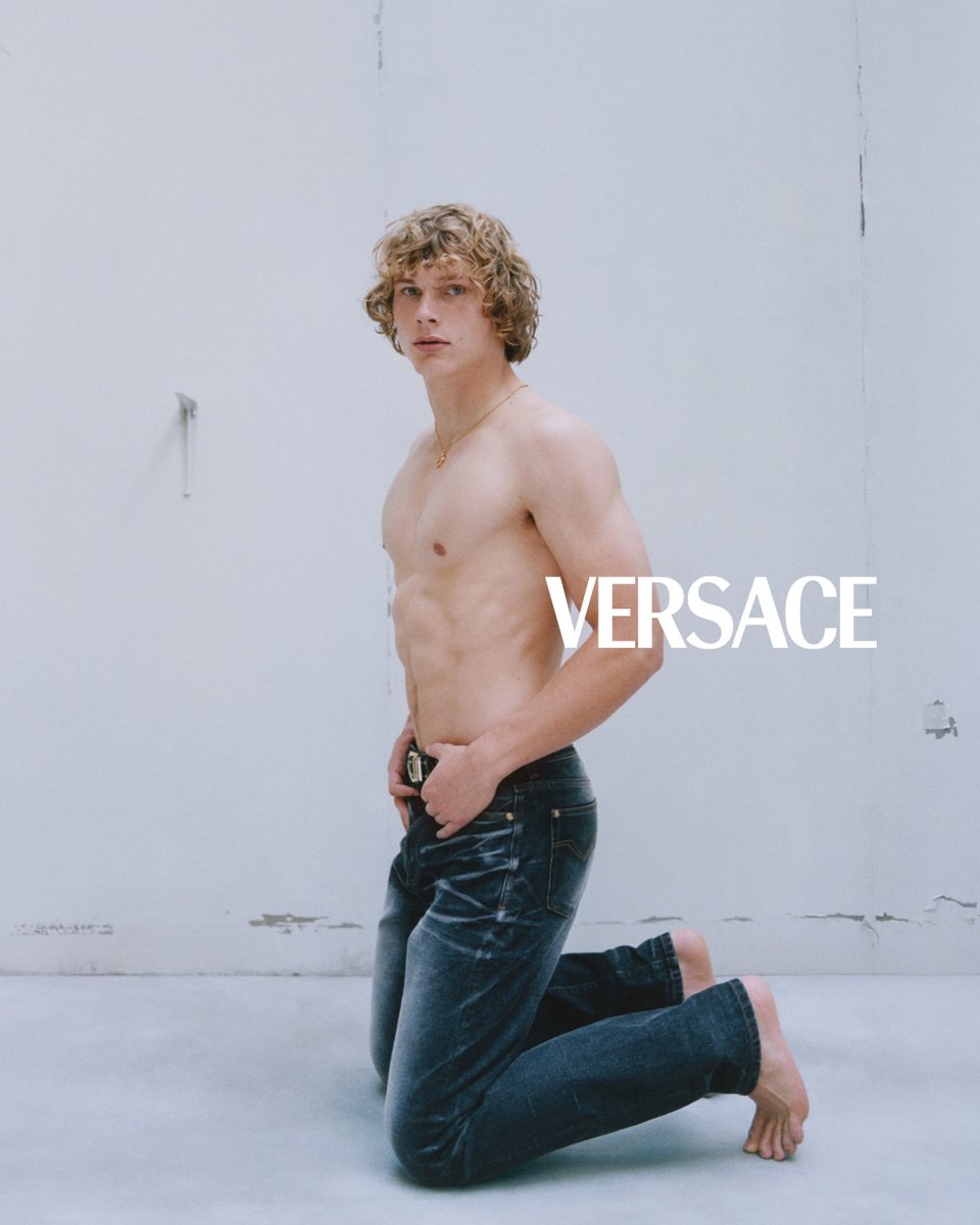 Versace's tweet image. Anthony, Paris, May 2025.
Photographed by Stef Mitchell
Styling by Léopold Duchemin
Discover more at e-versace.com/FW25-mens-coll…