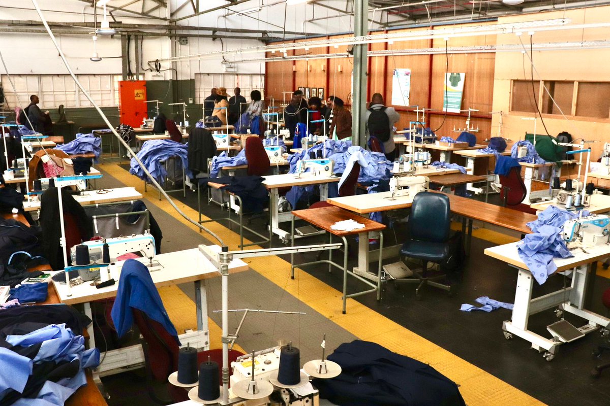 DWYPD_ZA's tweet image. Minister @s_chikunga and Deputy Minister of @deptoflabour Nemadzinga Tshabalala conducted an oversight visit and walkabout at the SEE factory in Silverton, Pretoria, focusing on ways to empower workers and improve the working environment. ♿️🤝