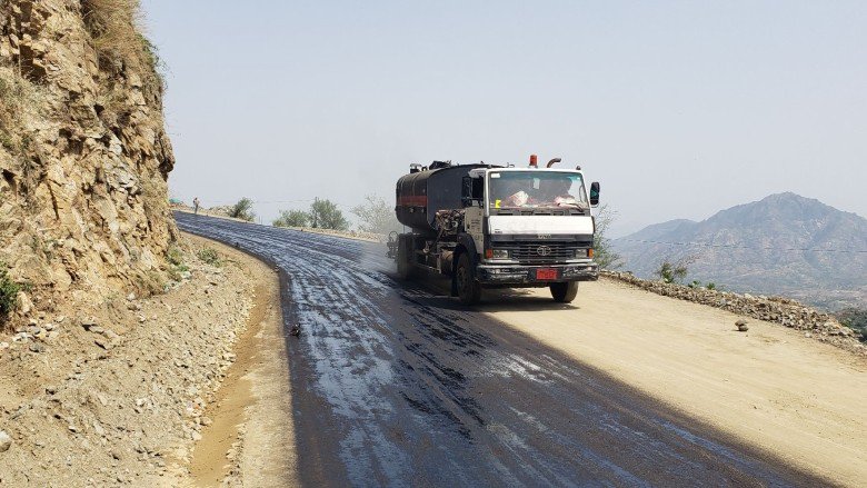 WBG_Transport's tweet image. In #Yemen, a @WorldBank project rehabilitated over 150 km of #roads & provided 1.2 million people (of whom 605,000 were women) with all-weather road access.
Read more about our investments in resilient #transport in the #MENA region:
wrld.bg/amEp50VRNtl