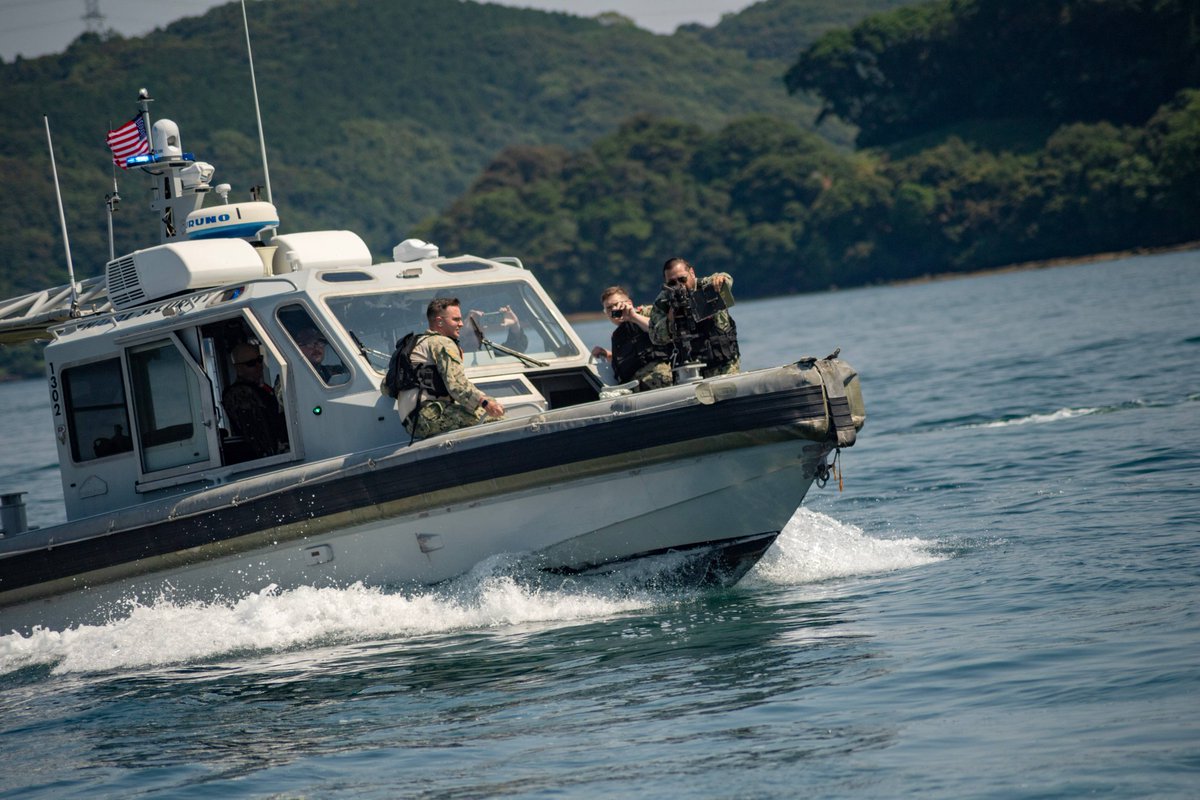 USNavy's tweet image. Sailors assigned to Commander, Fleet Activities Sasebo (CFAS) Harbor Patrol Unit conduct a blank-fire training evolution aboard harbor patrol boats near Yokose Fuel Terminal in Saikai, Japan.
#Readiness #USNavy