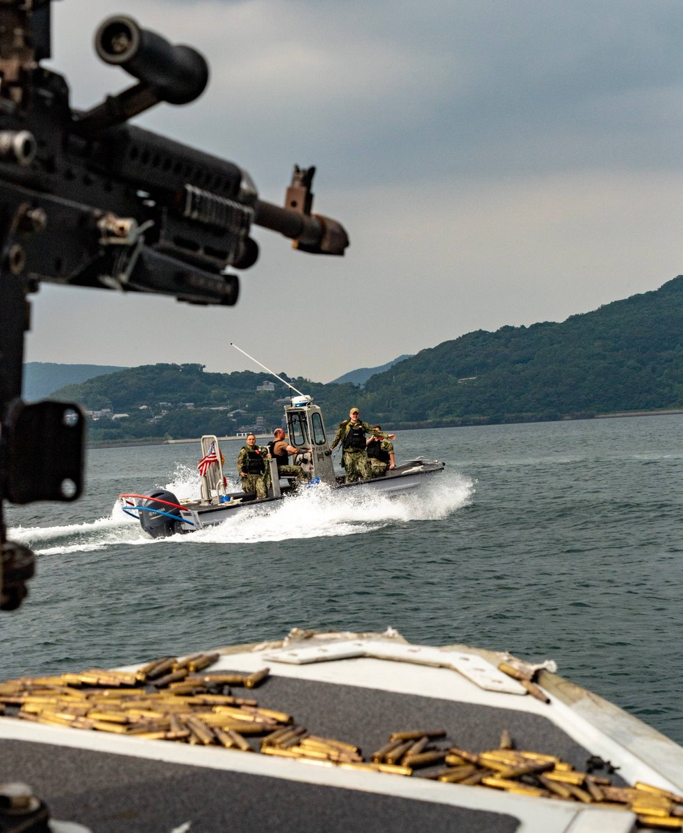 USNavy's tweet image. Sailors assigned to Commander, Fleet Activities Sasebo (CFAS) Harbor Patrol Unit conduct a blank-fire training evolution aboard harbor patrol boats near Yokose Fuel Terminal in Saikai, Japan.
#Readiness #USNavy