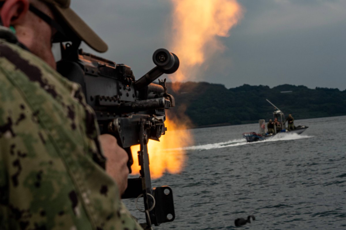 USNavy's tweet image. Sailors assigned to Commander, Fleet Activities Sasebo (CFAS) Harbor Patrol Unit conduct a blank-fire training evolution aboard harbor patrol boats near Yokose Fuel Terminal in Saikai, Japan.
#Readiness #USNavy